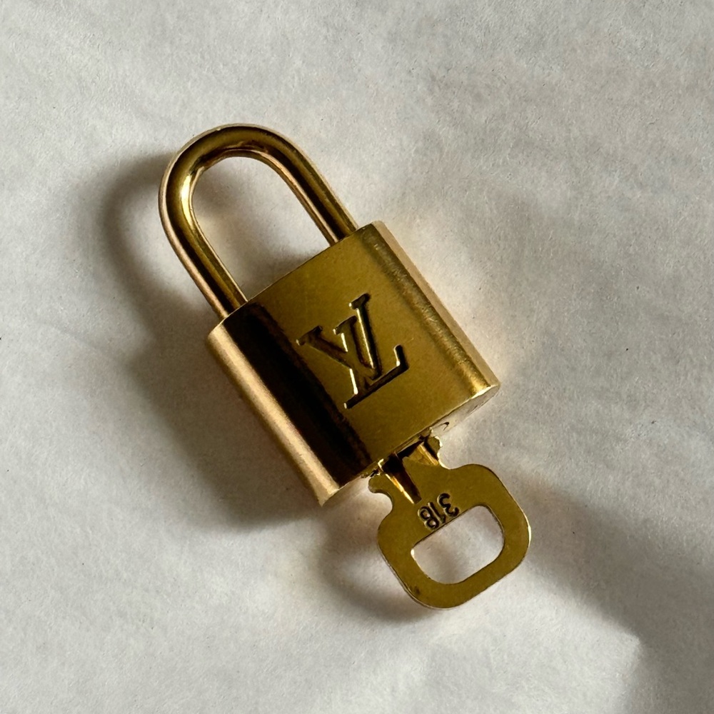 Louis Vuitton shiny gold padlock and key #318